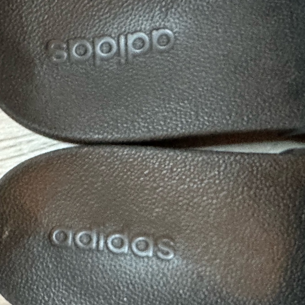 NWOT ADIDAS Girls Sliders size 4 Black and white - Picture 5 of 10